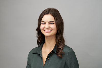 Kelly Thompson Headshot